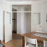 2ndhomes Gorgeous 2br By The Esplanade Park Apartment